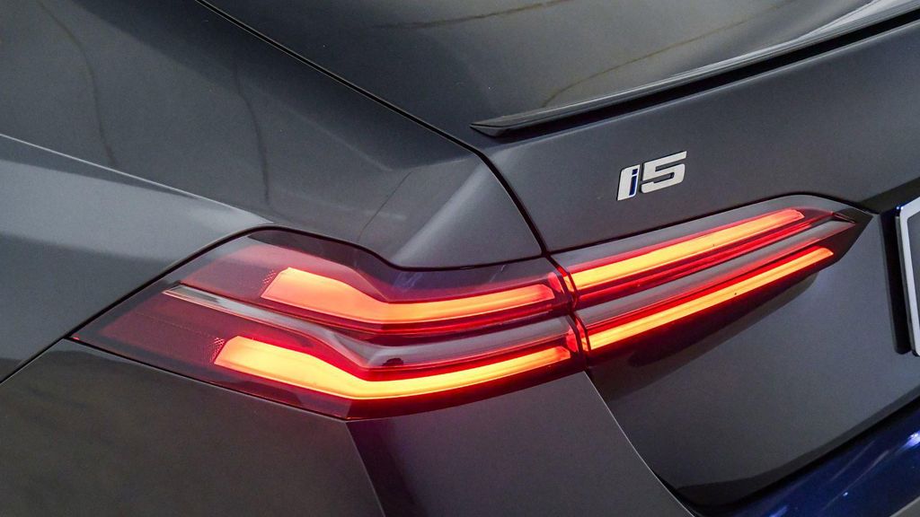 2026 BMW I5 XDRIVE40 thumbnail 12