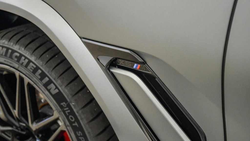2027 BMW X6 M COMPETITION — миниатюра 12