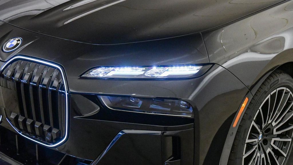 2026 BMW 750E I XDRIVE — миниатюра 9