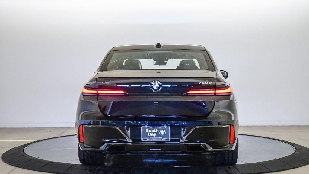 2026 BMW 750E I XDRIVE 照片 3