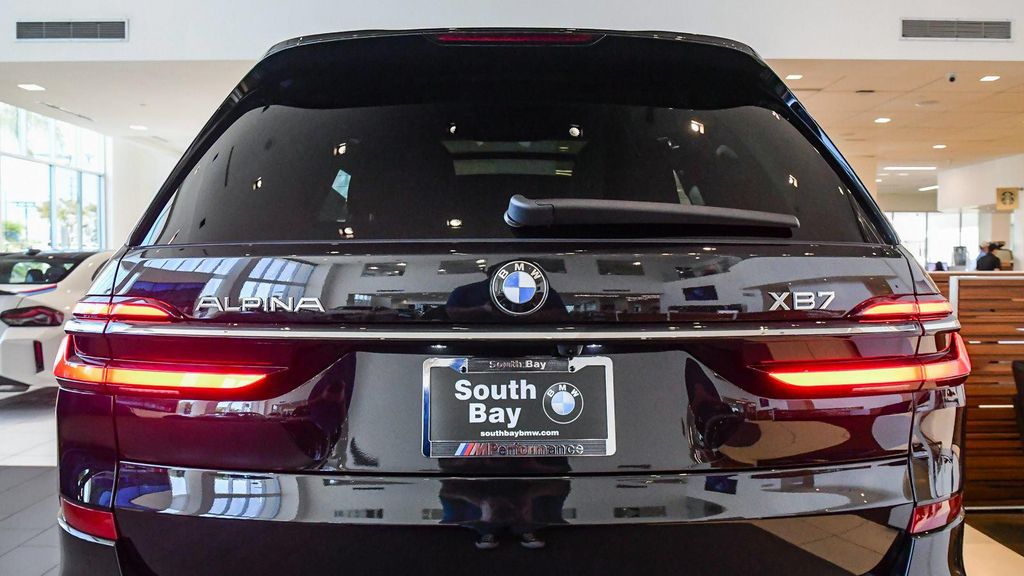 صورة 9 لـ 2026 BMW ALPINA XB7