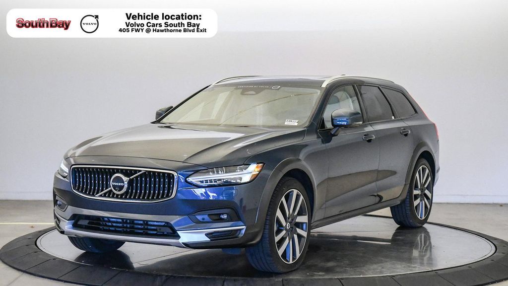 2025 Volvo V90 Cross Country B6 Plus