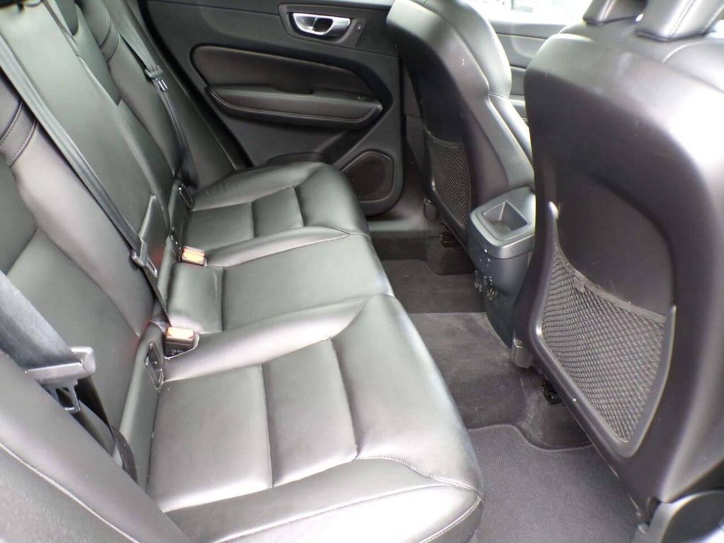 2023 Volvo XC60 B5 CORE — миниатюра 18