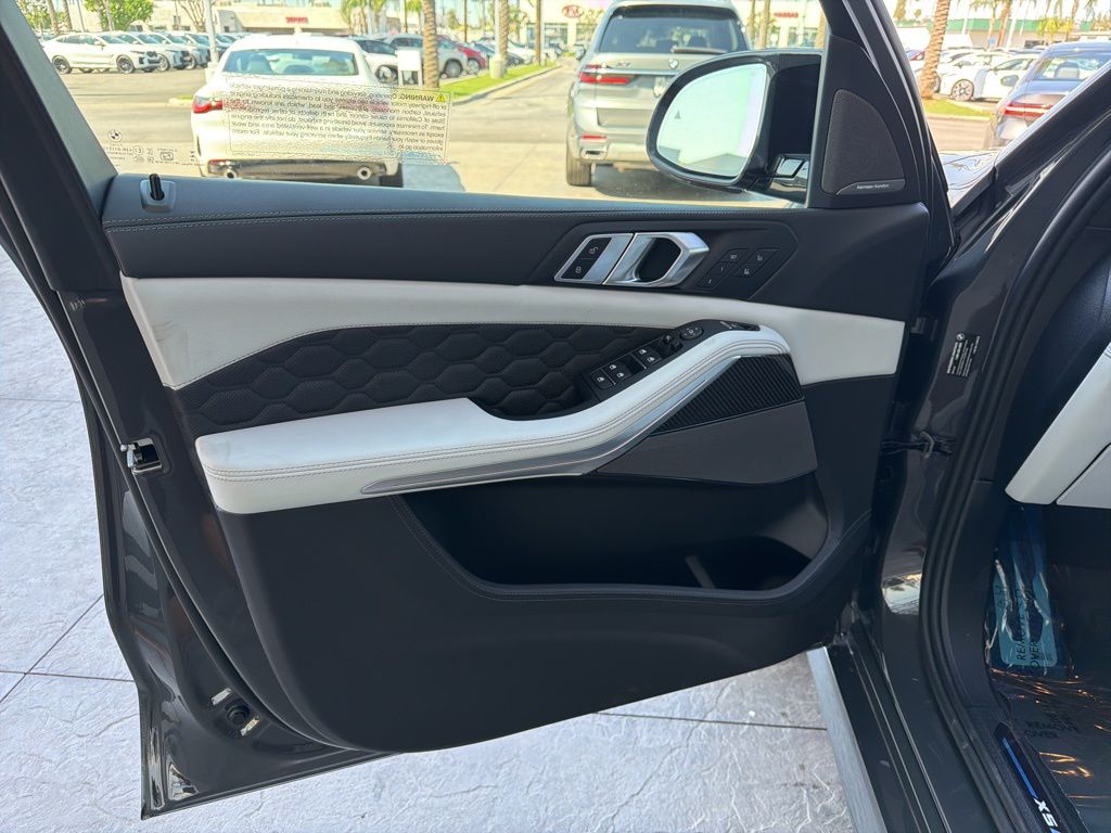 2026 BMW X5 M BASE 照片 9