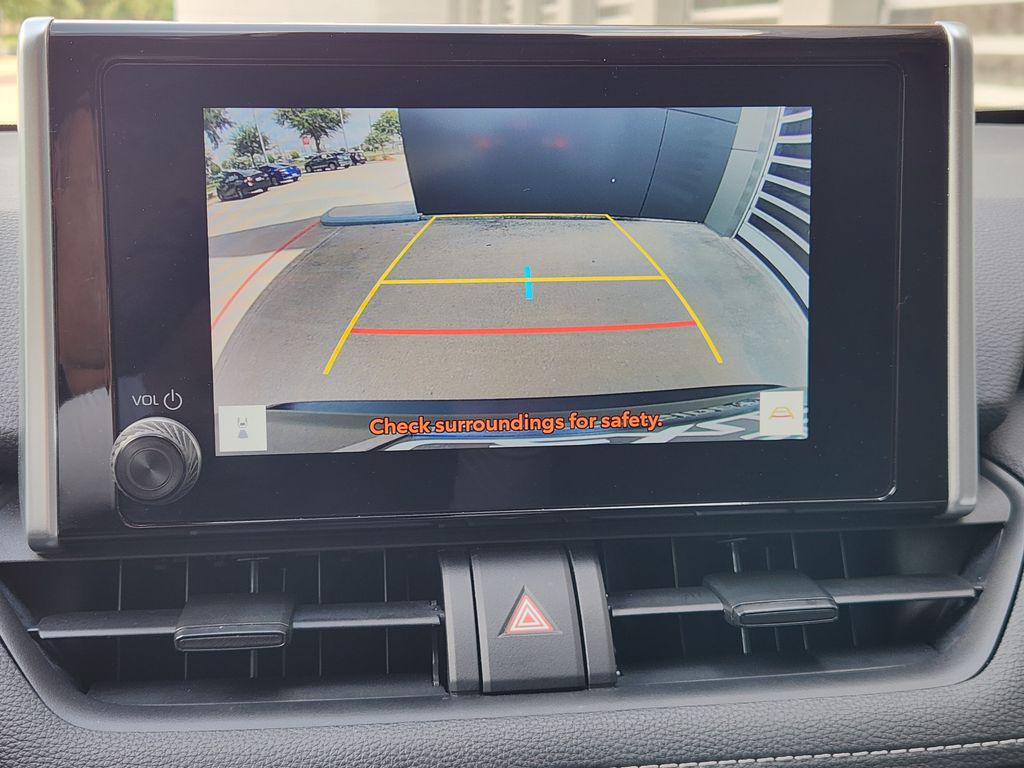 صورة مصغرة 17 لـ 2023 Toyota RAV4 LE