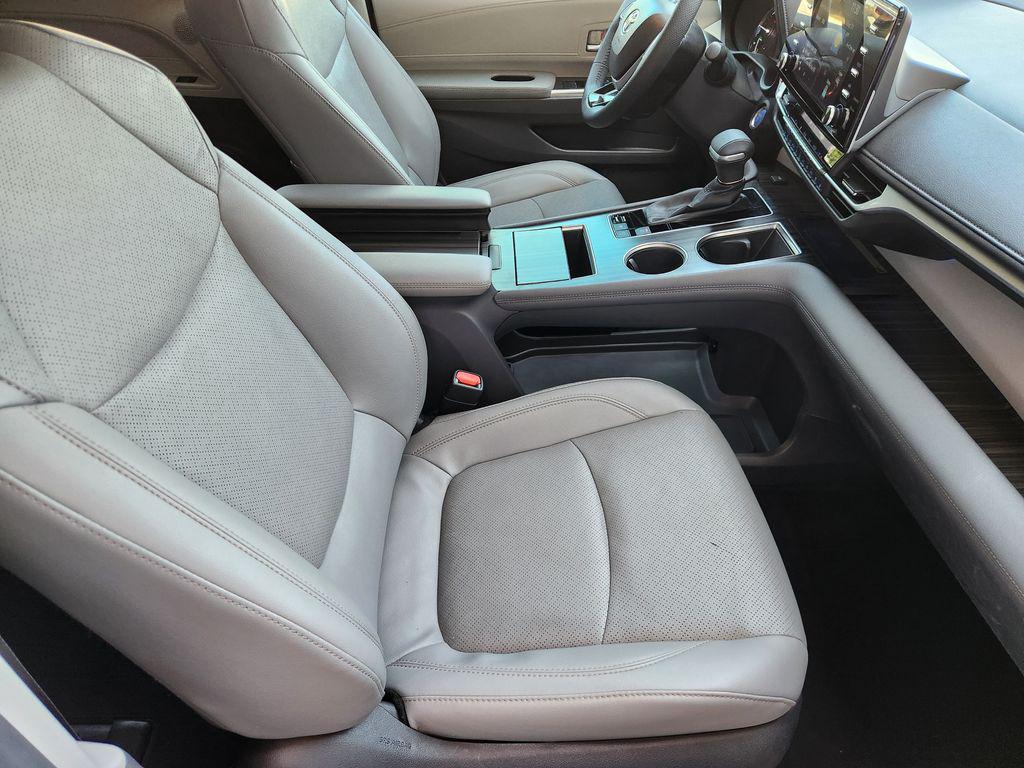 صورة 14 لـ 2022 Toyota SIENNA LIMITED