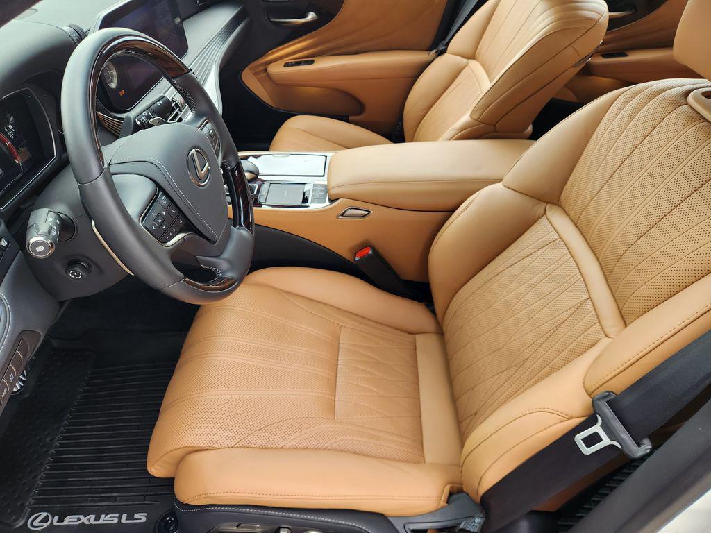 صورة 13 لـ 2022 Lexus LS 500 BASE