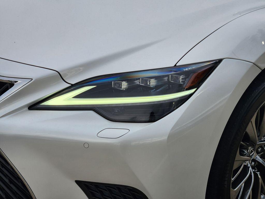 صورة 9 لـ 2022 Lexus LS 500 BASE