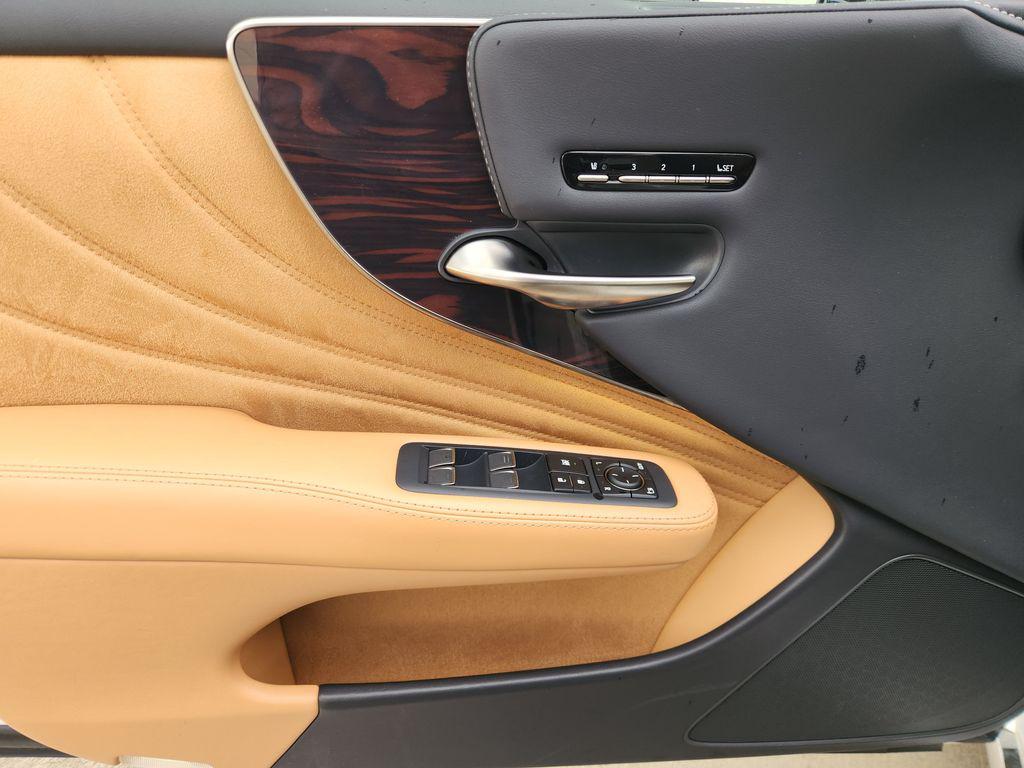 2022 Lexus LS 500 BASE — миниатюра 22