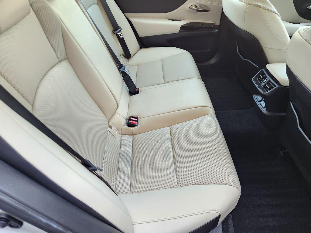 صورة مصغرة 31 لـ 2025 Lexus ES 350 BASE