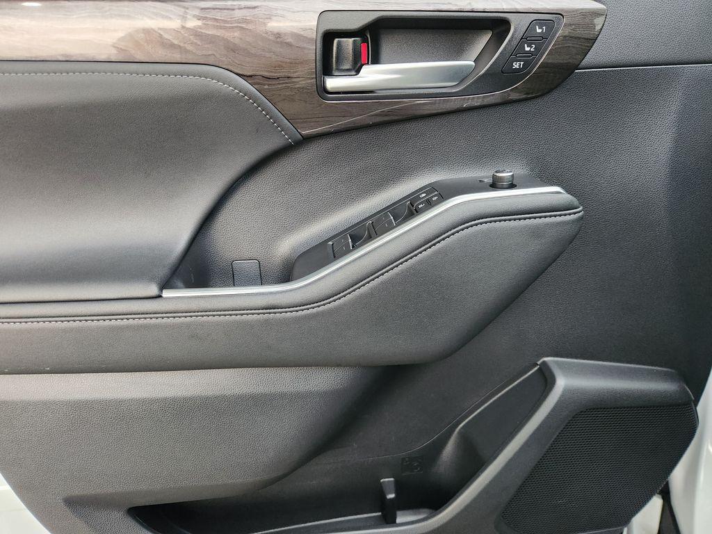 صورة مصغرة 22 لـ 2023 Toyota HIGHLANDER PLATINUM
