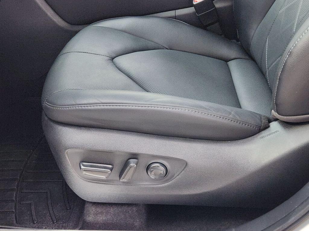 صورة مصغرة 23 لـ 2023 Toyota HIGHLANDER PLATINUM