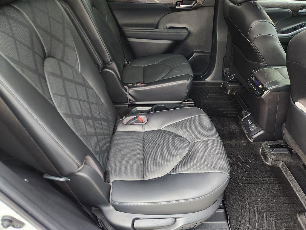 صورة مصغرة 31 لـ 2023 Toyota HIGHLANDER PLATINUM