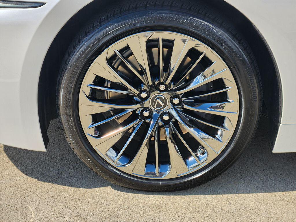 صورة 10 لـ 2020 Lexus LS 500 BASE