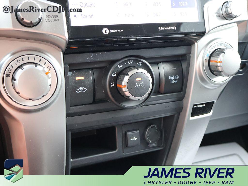 صورة مصغرة 35 لـ 2023 Toyota 4RUNNER SR5