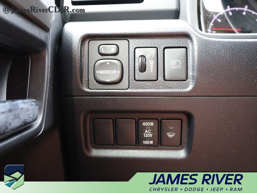 صورة مصغرة 30 لـ 2023 Toyota 4RUNNER SR5