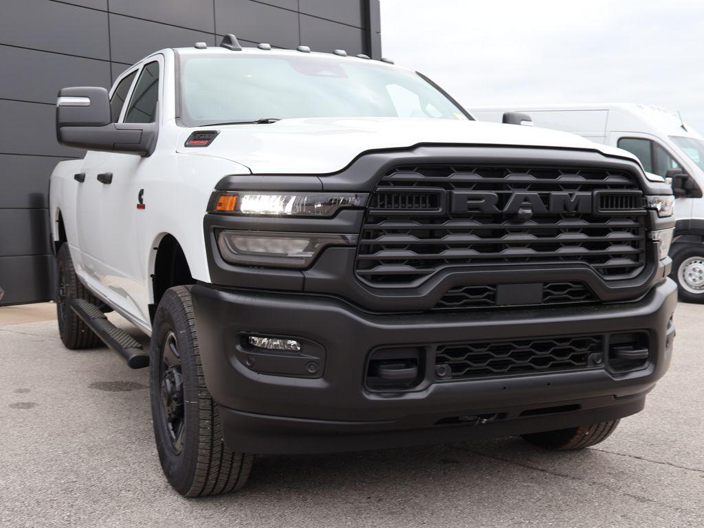صورة 6 لـ 2026 RAM 3500 TRADESMAN CREW CAB 4X4 6'4' BOX