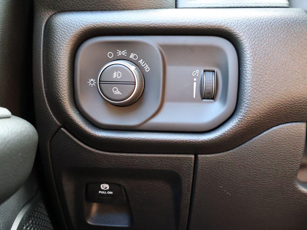 صورة مصغرة 30 لـ 2026 RAM 1500 EXPRESS