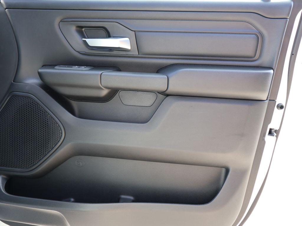 2026 RAM 1500 EXPRESS photo 8