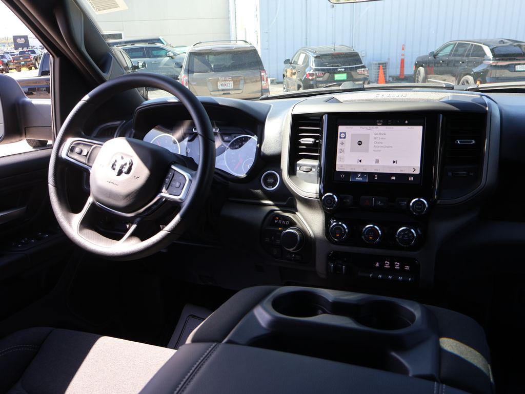 صورة مصغرة 13 لـ 2026 RAM 1500 WARLOCK CREW CAB 4X4 5'7' BOX