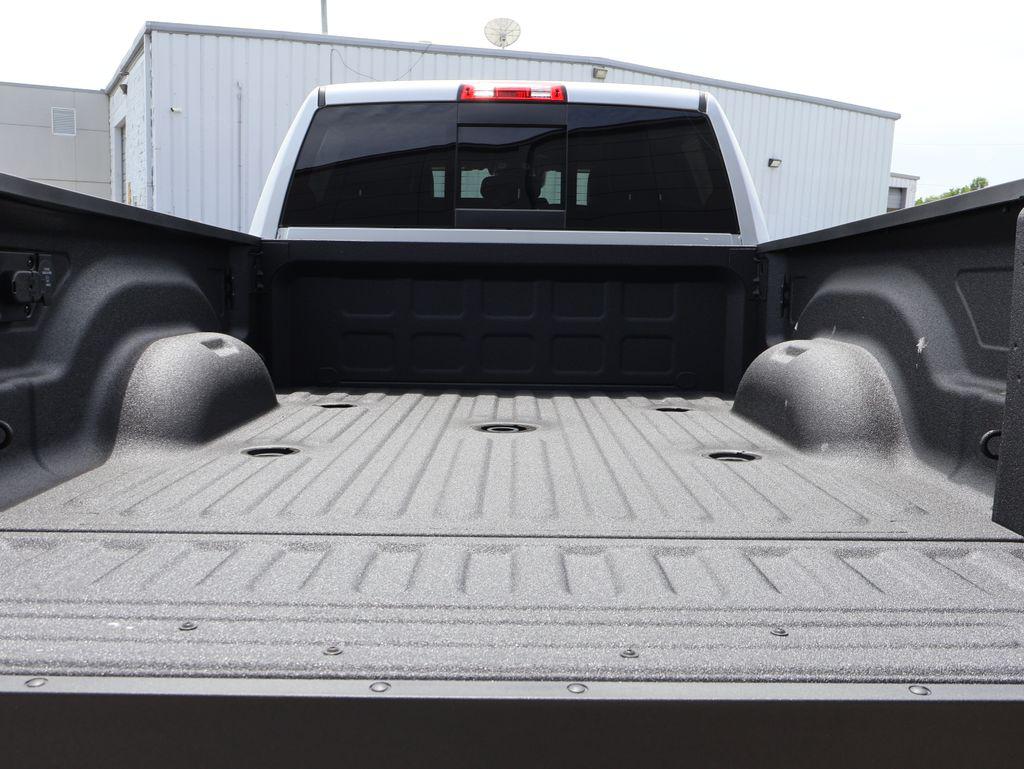 صورة مصغرة 14 لـ 2026 RAM 3500 TRADESMAN CREW CAB 4X4 6'4' BOX