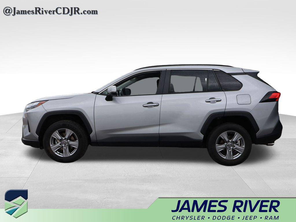 صورة 2 لـ 2024 Toyota RAV4 XLE