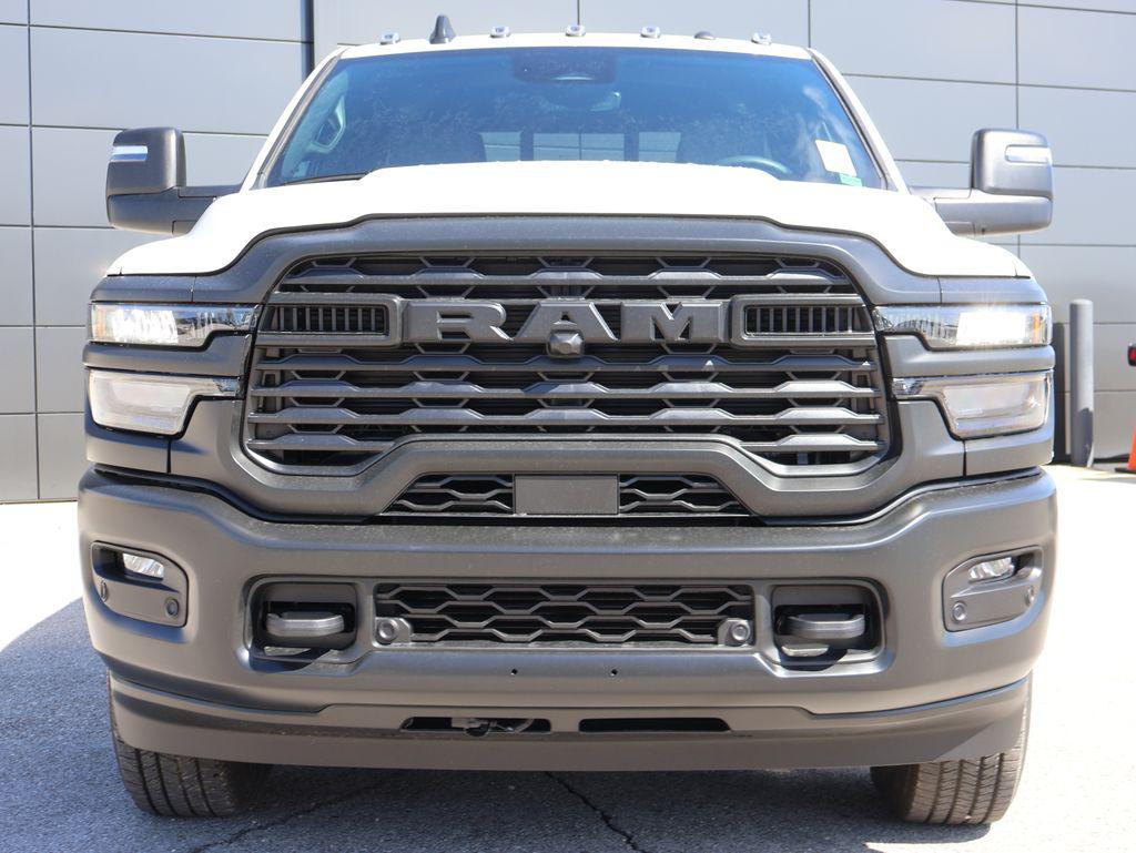 2026 RAM 3500 TRADESMAN CREW CAB 4X4 8' BOX — фото 7