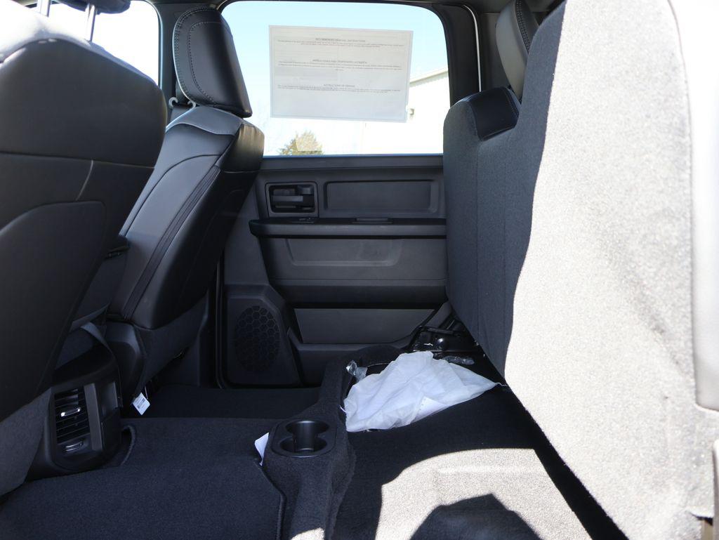2026 RAM 3500 TRADESMAN CREW CAB 4X4 8' BOX — миниатюра 17