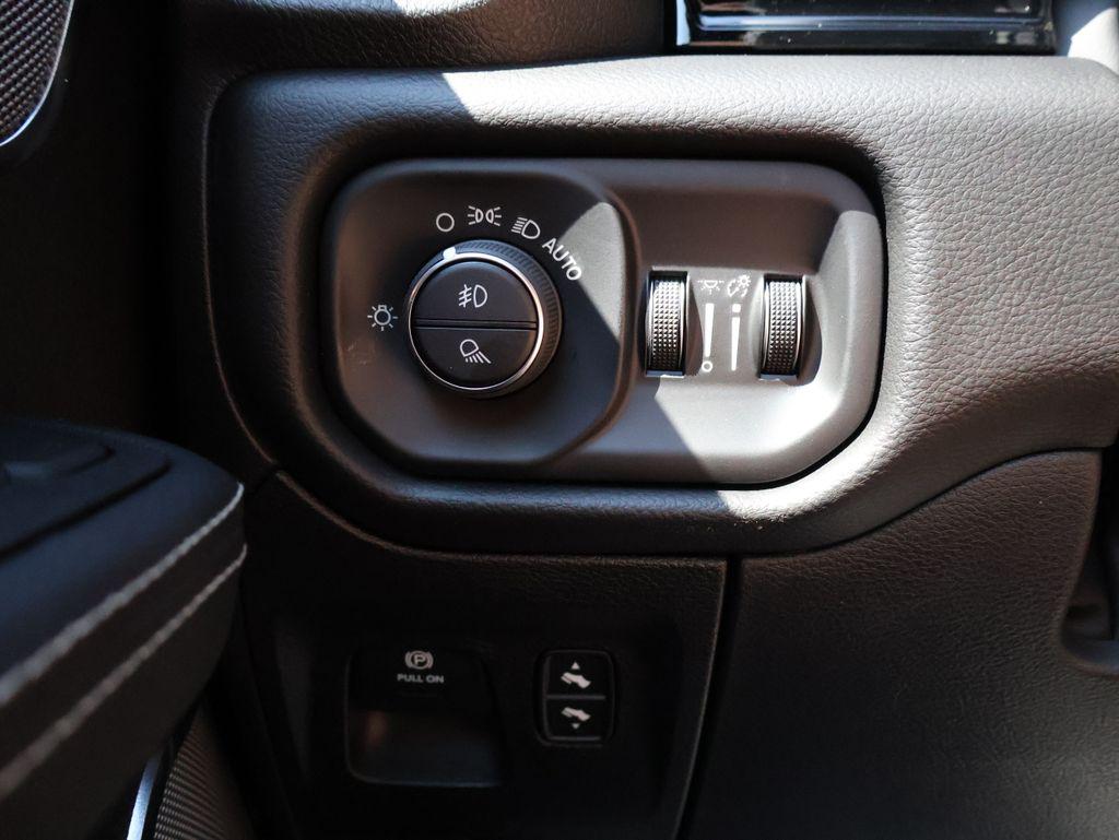 صورة مصغرة 31 لـ 2026 RAM 1500 LARAMIE