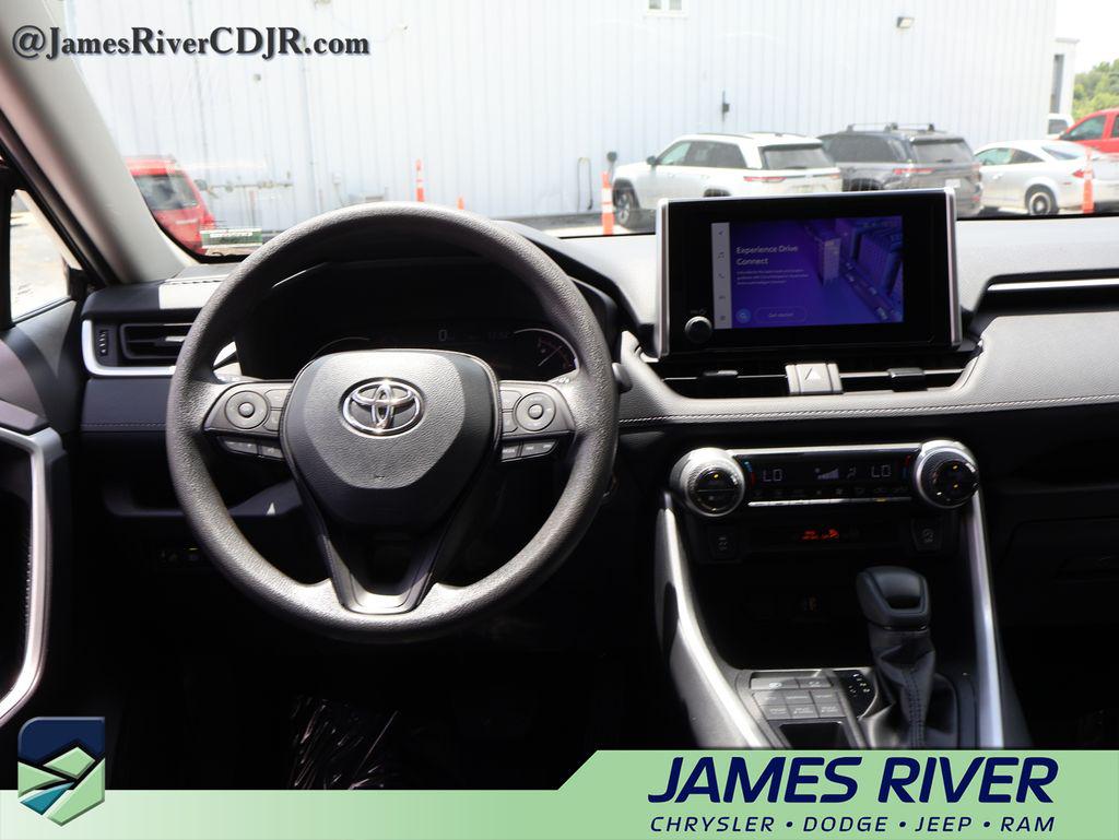 صورة مصغرة 18 لـ 2025 Toyota RAV4 XLE