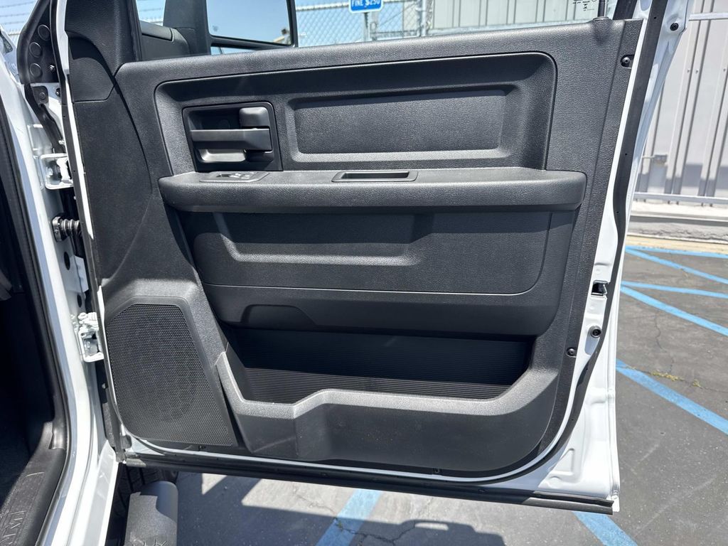 صورة مصغرة 32 لـ 2026 RAM 3500 TRADESMAN CREW CAB 4X4 8' BOX