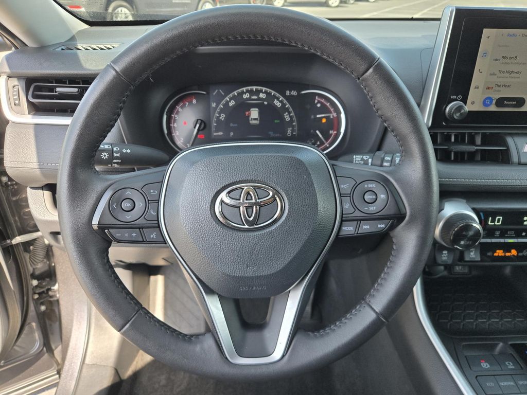 صورة مصغرة 15 لـ 2023 Toyota RAV4 XLE