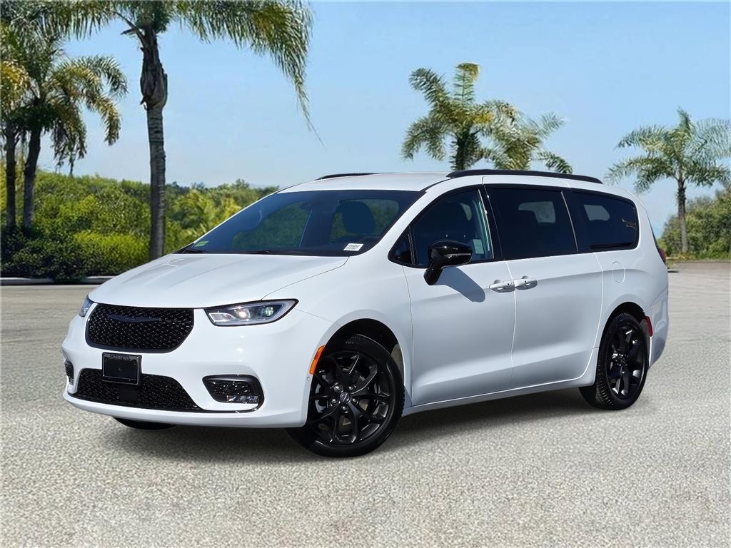 New 2026 Chrysler Pacifica L