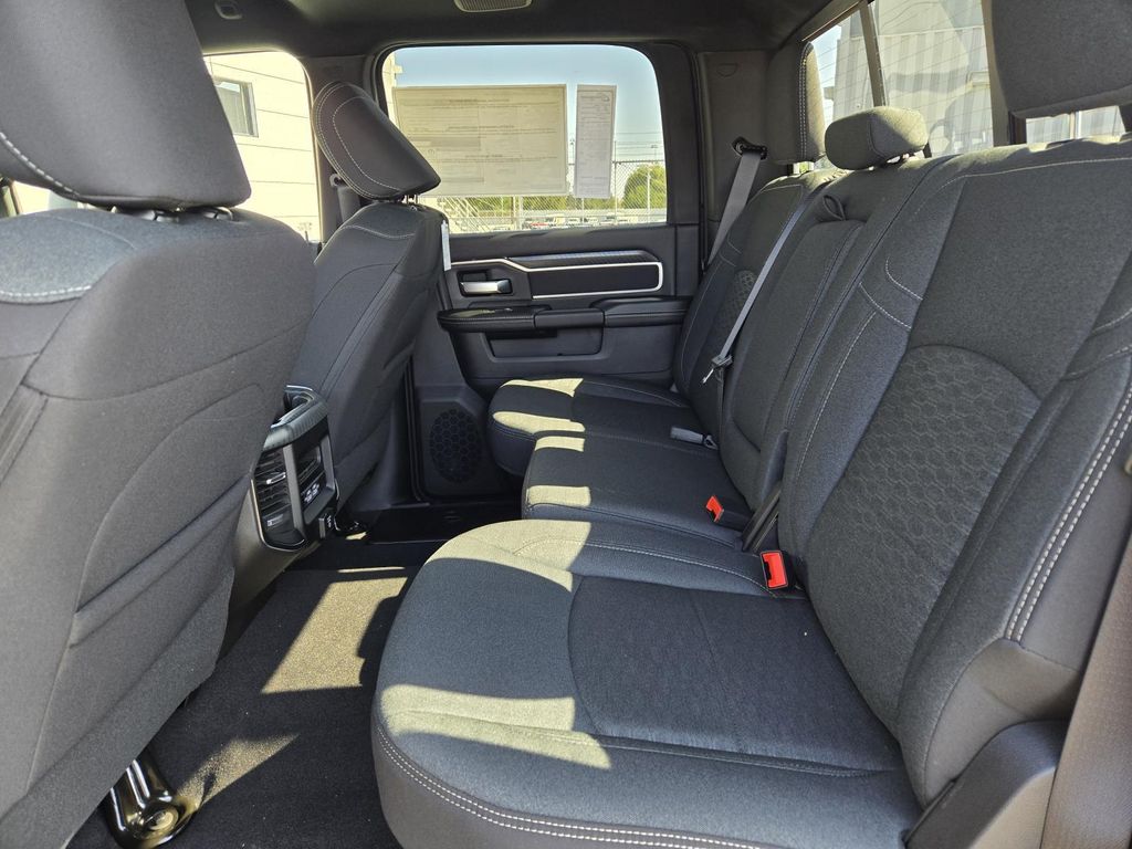 صورة مصغرة 27 لـ 2025 RAM 2500 BIG HORN CREW CAB 4X4 6'4' BOX
