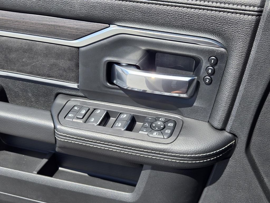 صورة مصغرة 21 لـ 2025 RAM 2500 LARAMIE CREW CAB 4X4 6'4' BOX