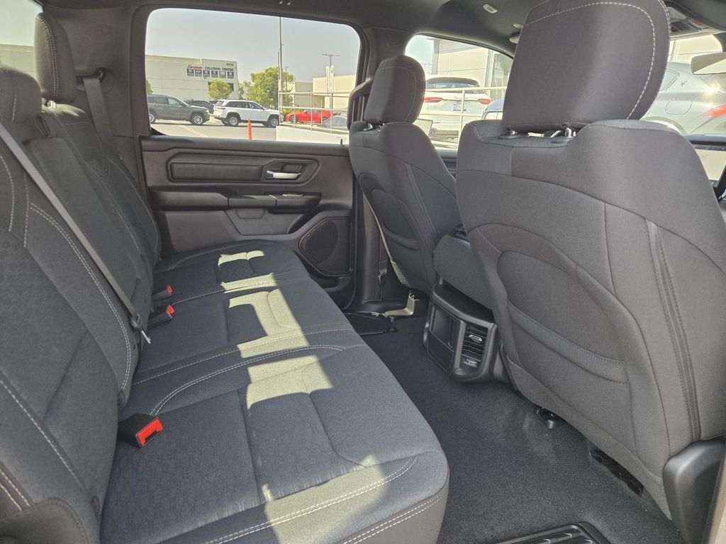 صورة مصغرة 27 لـ 2026 RAM 1500 TRADESMAN