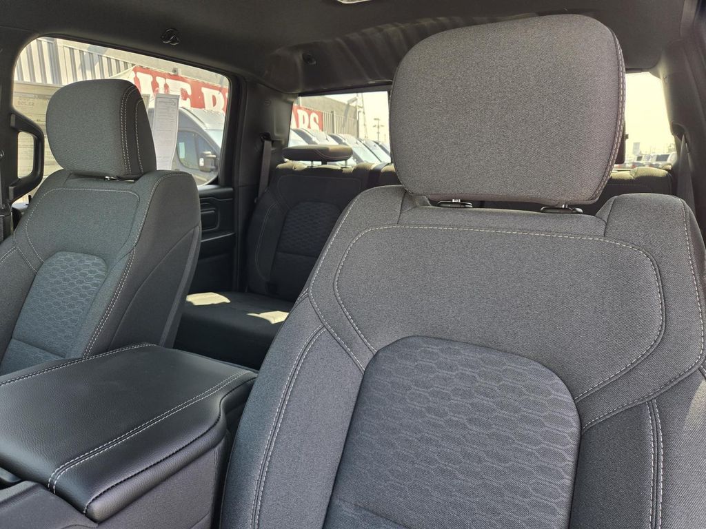 صورة مصغرة 23 لـ 2026 RAM 1500 TRADESMAN