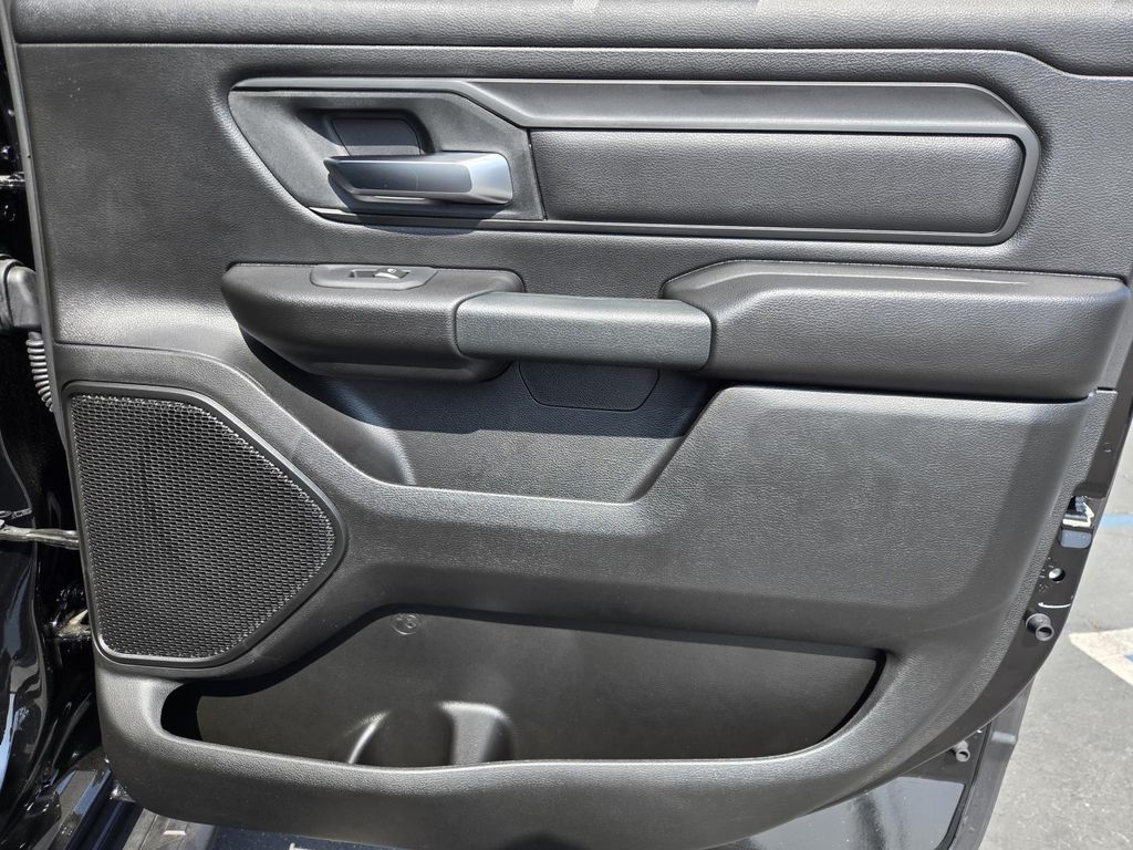 صورة مصغرة 28 لـ 2026 RAM 1500 TRADESMAN