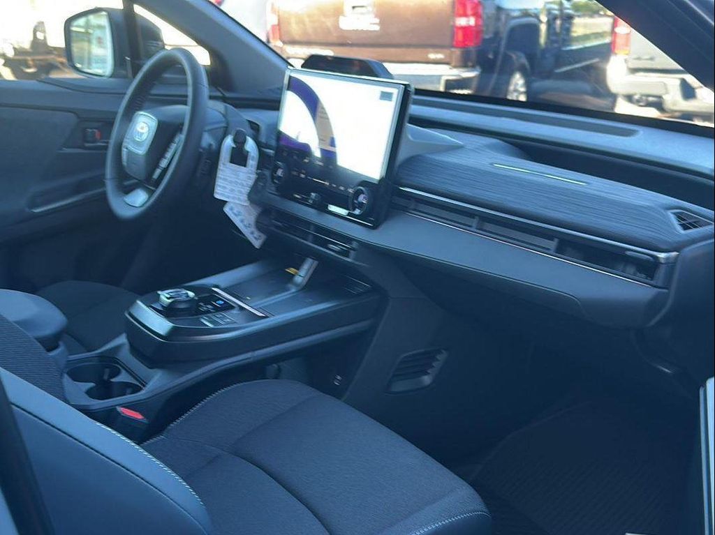 صورة مصغرة 14 لـ 2026 Toyota C-HR SE