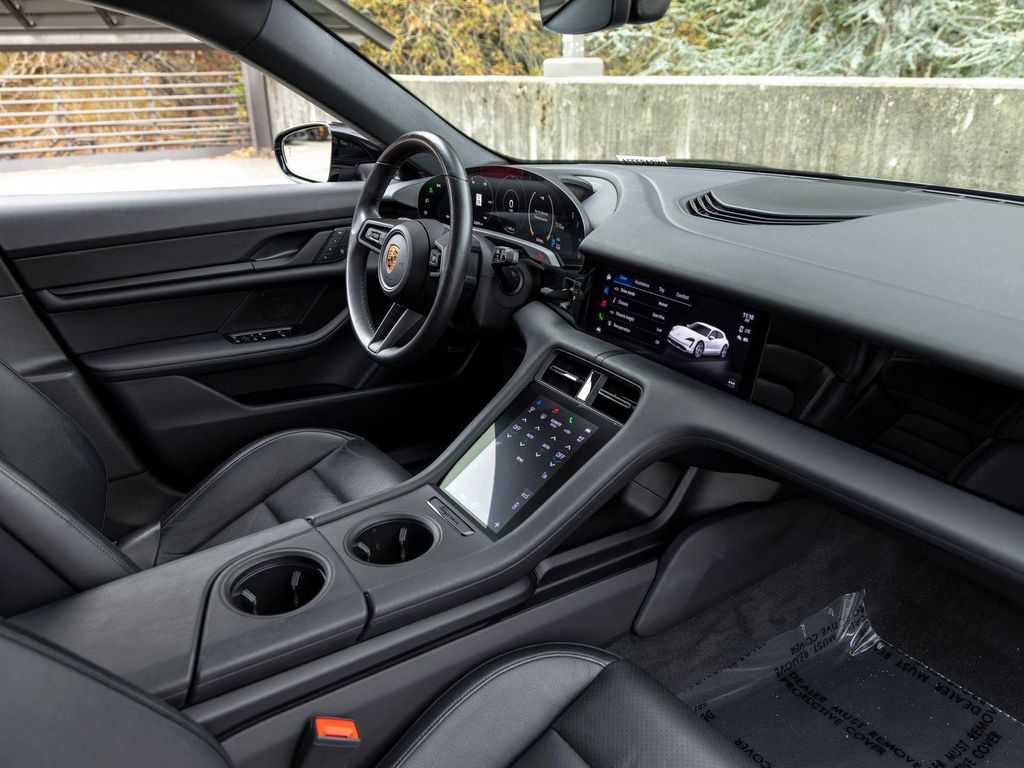 صورة مصغرة 51 لـ 2022 Porsche TAYCAN 4