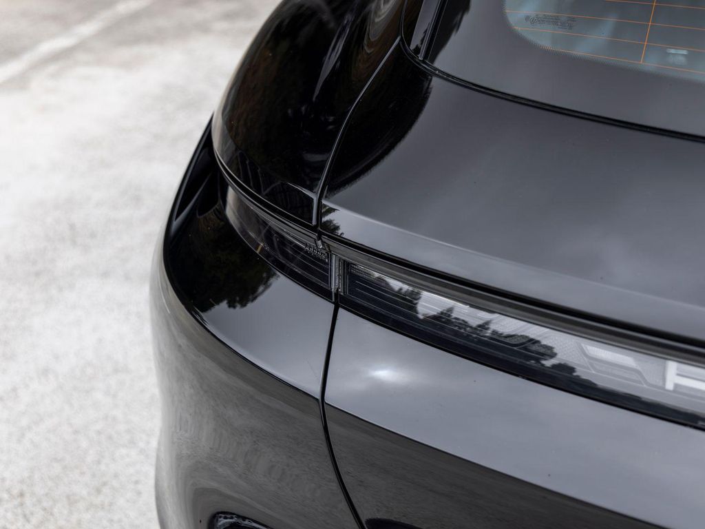 صورة مصغرة 18 لـ 2022 Porsche TAYCAN 4