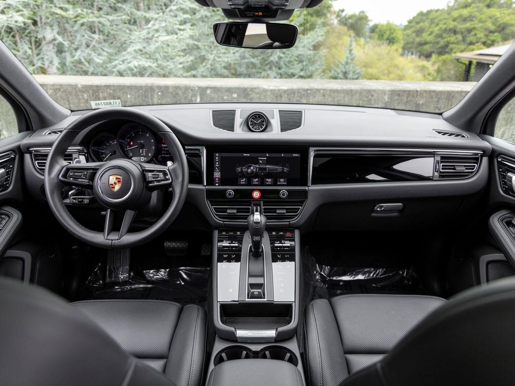 2026 Porsche MACAN — миниатюра 33