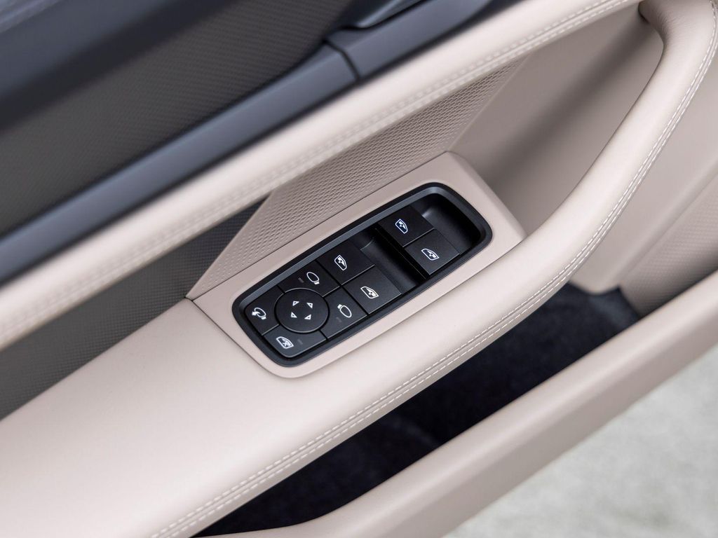 صورة مصغرة 29 لـ 2026 Porsche TAYCAN TURBO