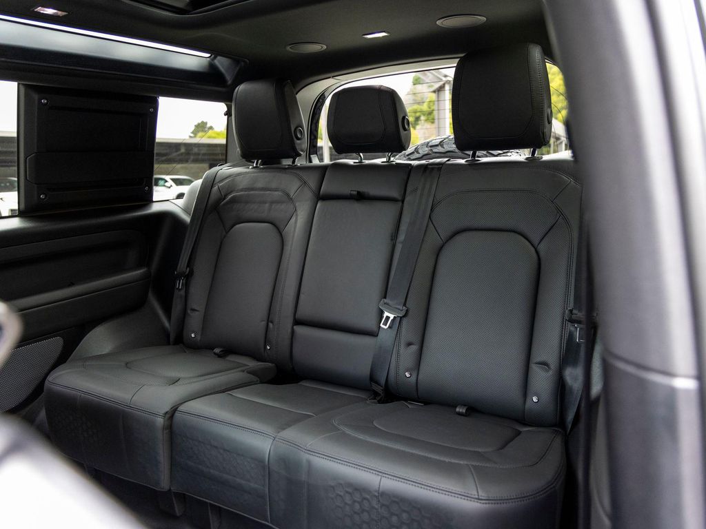صورة 43 لـ 2024 LAND Rover DEFENDER V8