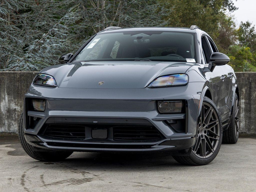 New 2025 Porsche Macan Macan Electric Turbo