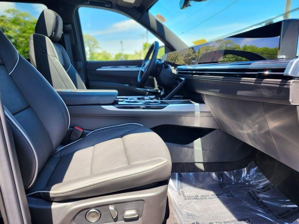 صورة 9 لـ 2026 Cadillac ESCALADE ESV SPORT