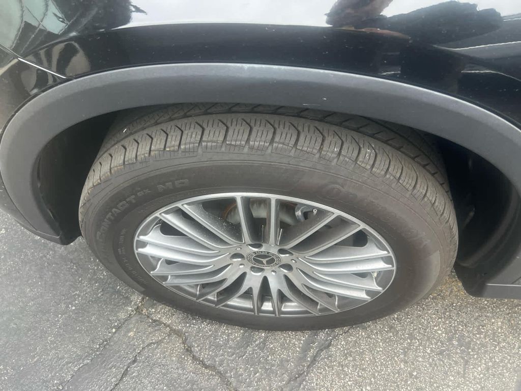 MERCEDES-BENZ GLC - 7