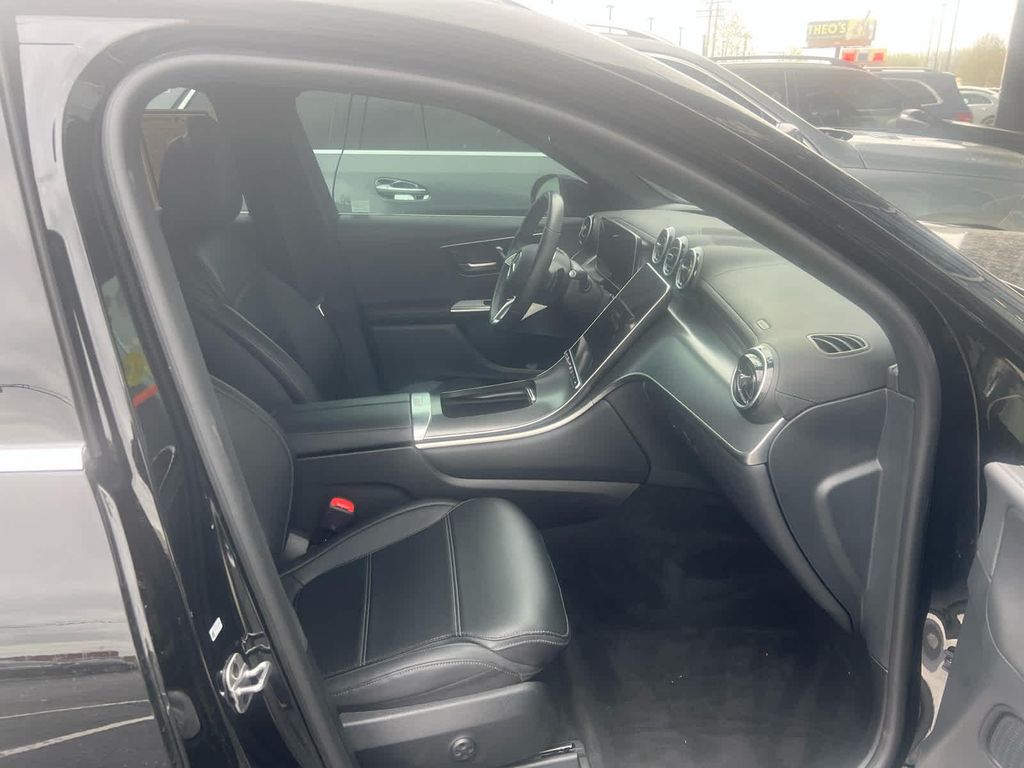 MERCEDES-BENZ GLC - 10