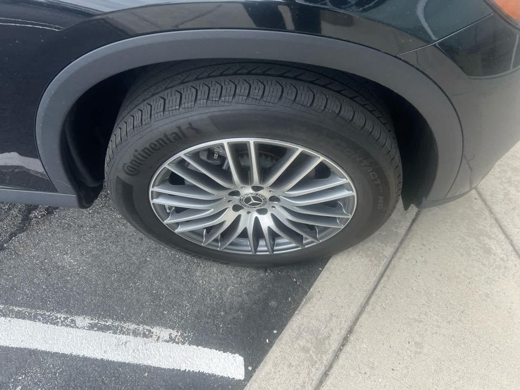 MERCEDES-BENZ GLC - 8