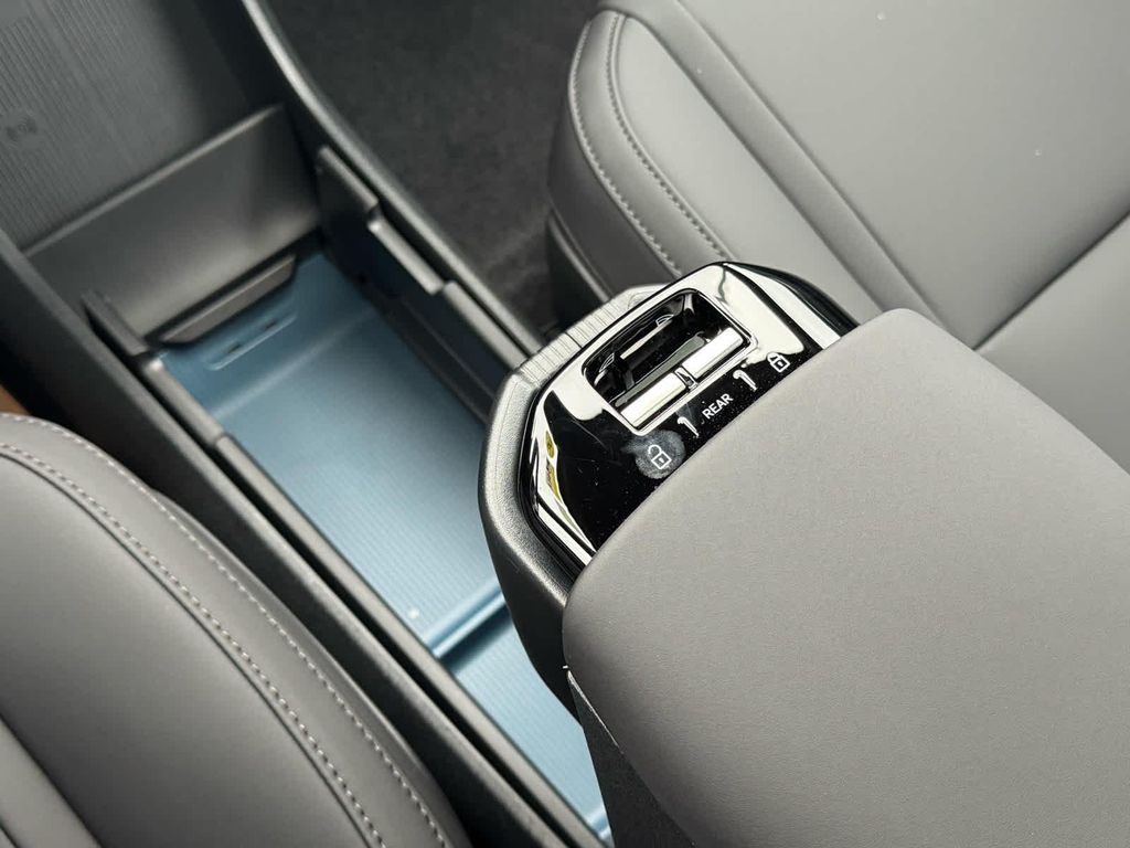 صورة مصغرة 22 لـ 2026 Volvo EX30 PLUS TWIN MOTOR PERFORMANCE, FULLY ELECTRIC
